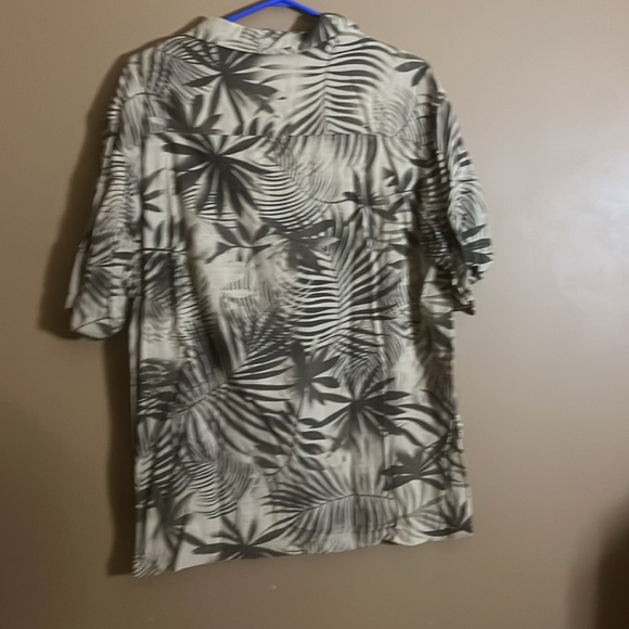 Bamboo blends Hawaiian vacation shirt leafy. B6 - Picture 5 of 5